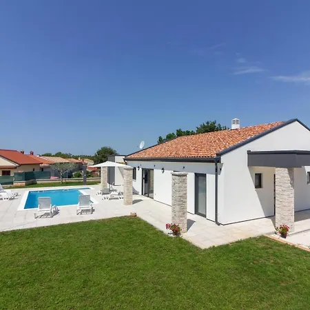 Mit Privatpool Fuer 8 Personen Ca 130 Qm In Paradiz Bei Vodnjan, Istrien Suedkueste Von Istrien Holiday home