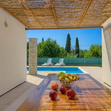 Mit Privatpool Fuer 8 Personen Ca 130 Qm In Paradiz Bei Vodnjan, Istrien Suedkueste Von Istrien