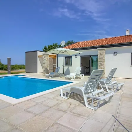 Holiday home Mit Privatpool Fuer 8 Personen Ca 130 Qm In Paradiz Bei Vodnjan, Istrien Suedkueste Von Istrien