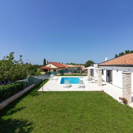 Mit Privatpool Fuer 8 Personen Ca 130 Qm In Paradiz Bei Vodnjan, Istrien Suedkueste Von Istrien 度假居 Gajana