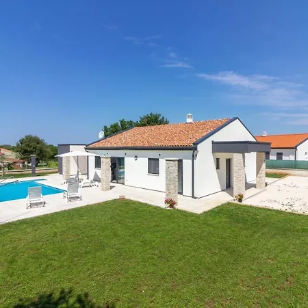 Mit Privatpool Fuer 8 Personen Ca 130 Qm In Paradiz Bei Vodnjan, Istrien Suedkueste Von Istrien *