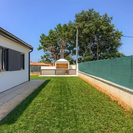 Mit Privatpool Fuer 8 Personen Ca 130 Qm In Paradiz Bei Vodnjan, Istrien Suedkueste Von Istrien * Gajana