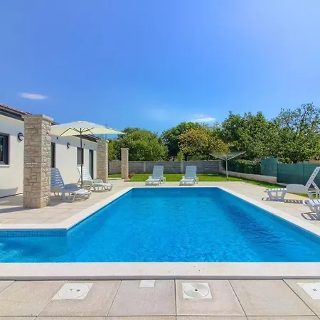 Mit Privatpool Fuer 8 Personen Ca 130 Qm In Paradiz Bei Vodnjan, Istrien Suedkueste Von Istrien Gajana