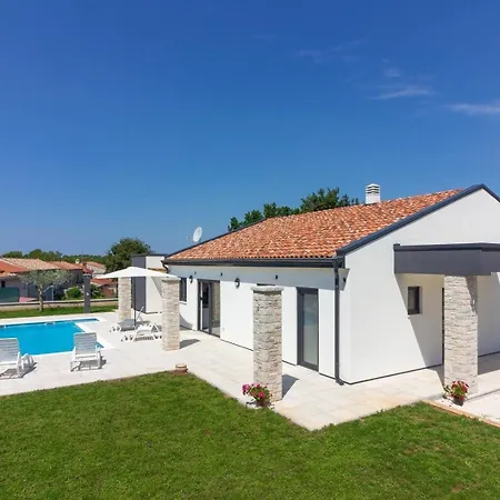 Mit Privatpool Fuer 8 Personen Ca 130 Qm In Paradiz Bei Vodnjan, Istrien Suedkueste Von Istrien *