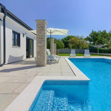 Holiday home Mit Privatpool Fuer 8 Personen Ca 130 Qm In Paradiz Bei Vodnjan, Istrien Suedkueste Von Istrien *