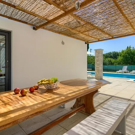 Mit Privatpool Fuer 8 Personen Ca 130 Qm In Paradiz Bei Vodnjan, Istrien Suedkueste Von Istrien