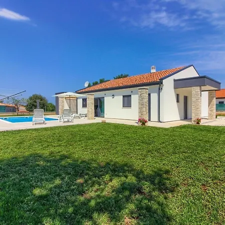 Mit Privatpool Fuer 8 Personen Ca 130 Qm In Paradiz Bei Vodnjan, Istrien Suedkueste Von Istrien Gajana