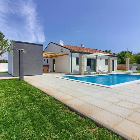 Holiday home Mit Privatpool Fuer 8 Personen Ca 130 Qm In Paradiz Bei Vodnjan, Istrien Suedkueste Von Istrien *