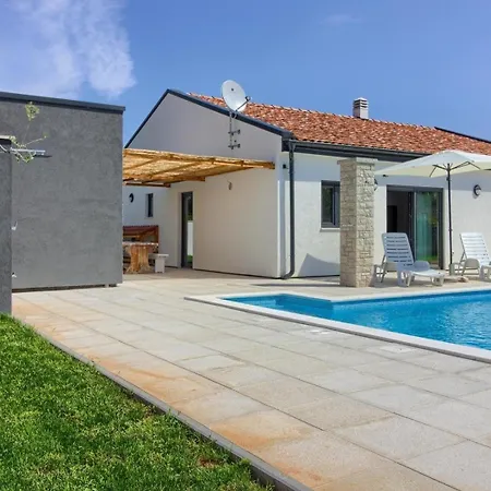 Mit Privatpool Fuer 8 Personen Ca 130 Qm In Paradiz Bei Vodnjan, Istrien Suedkueste Von Istrien