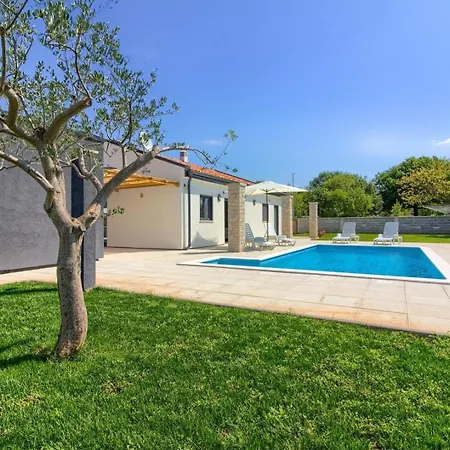 Holiday home Mit Privatpool Fuer 8 Personen Ca 130 Qm In Paradiz Bei Vodnjan, Istrien Suedkueste Von Istrien *