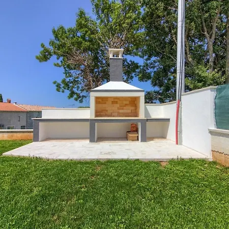 Mit Privatpool Fuer 8 Personen Ca 130 Qm In Paradiz Bei Vodnjan, Istrien Suedkueste Von Istrien